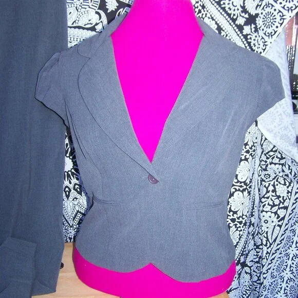 **Final Sale** BCX Light Gray Pant Suit Sz M/9 - Picture 2 of 8
